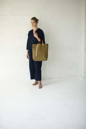 8.6.4 Design Small Nylon Tote Coyote Brown